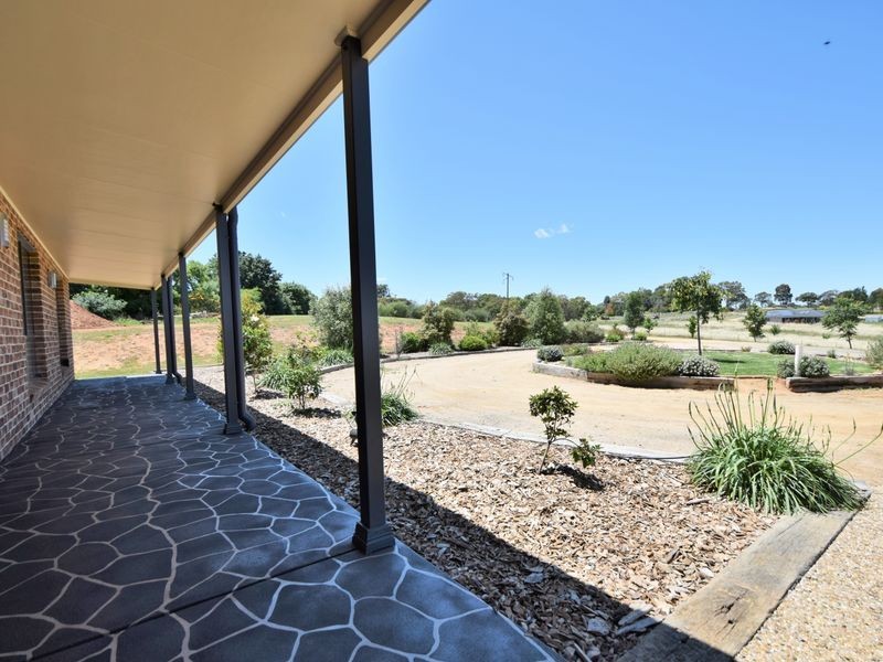 205 Henry Lawson Way, Young NSW 2594