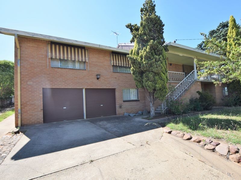 24 Taylor Rd, Young NSW 2594