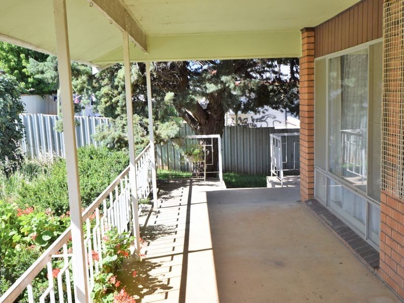 24 Taylor Rd, Young NSW 2594