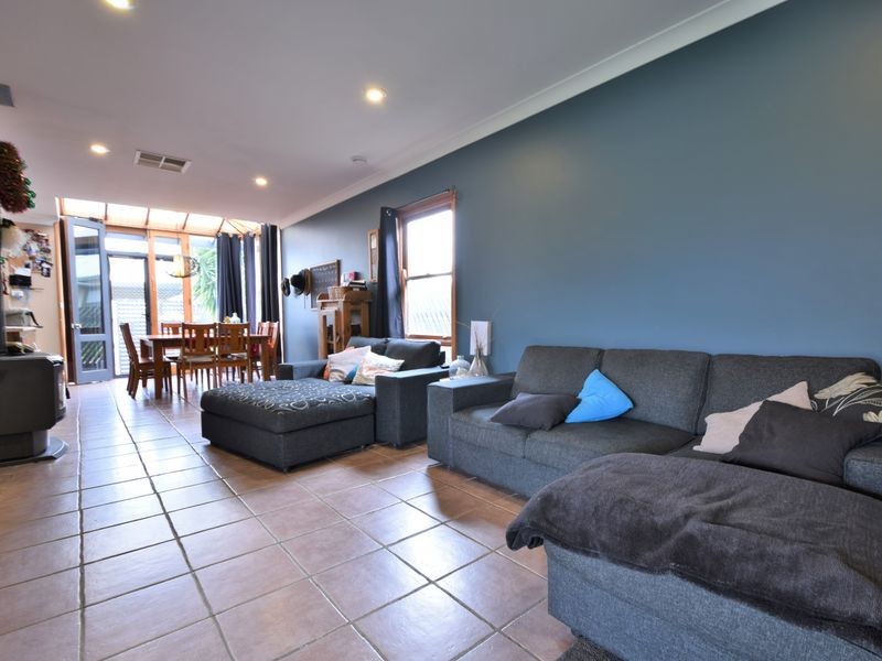 8 Nasmyth Street, Young NSW 2594