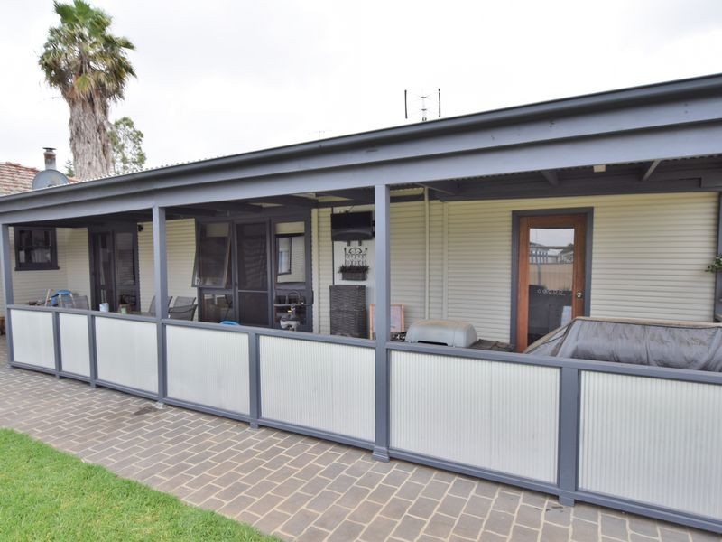 8 Nasmyth Street, Young NSW 2594