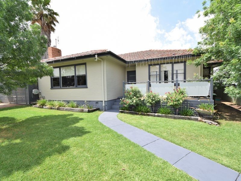8 Nasmyth Street, Young NSW 2594