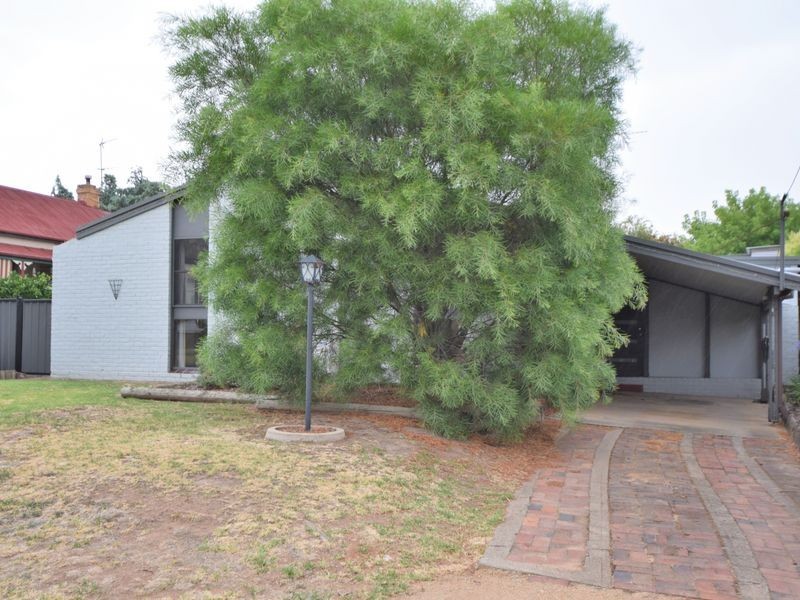 45 Murringo Street, Young NSW 2594