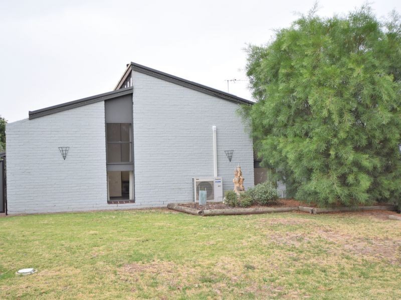 45 Murringo Street, Young NSW 2594