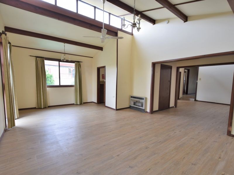 45 Murringo Street, Young NSW 2594