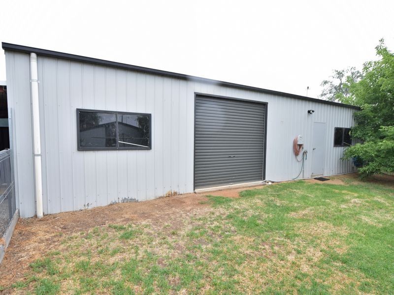 45 Murringo Street, Young NSW 2594