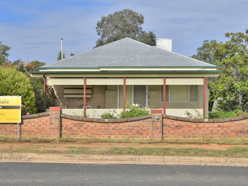33 Lachlan Street, Young NSW 2594