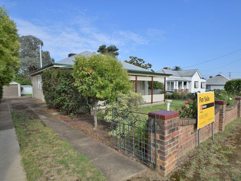 33 Lachlan Street, Young NSW 2594