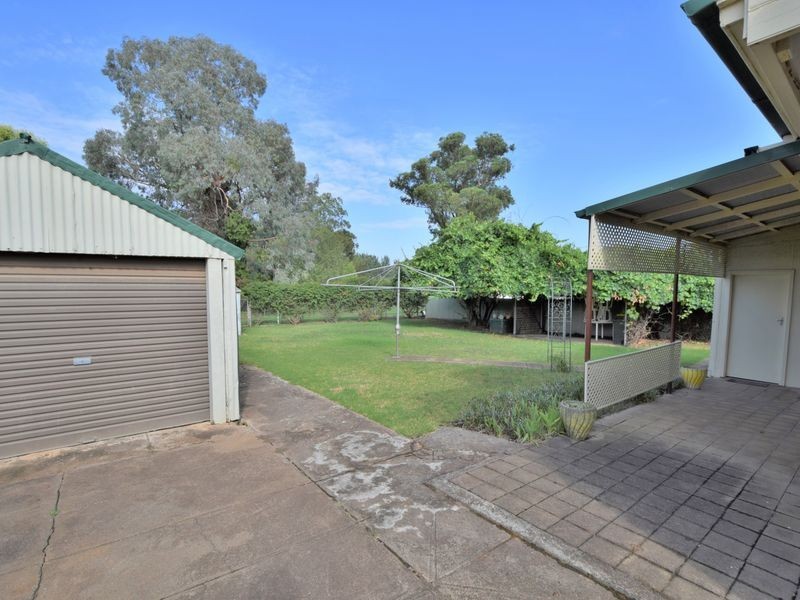 33 Lachlan Street, Young NSW 2594