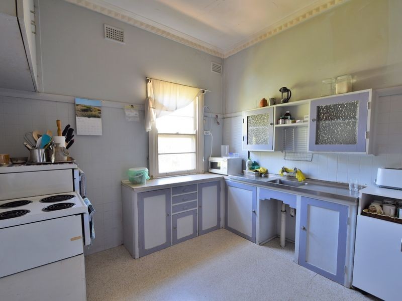 6 Lynch Street, Young NSW 2594