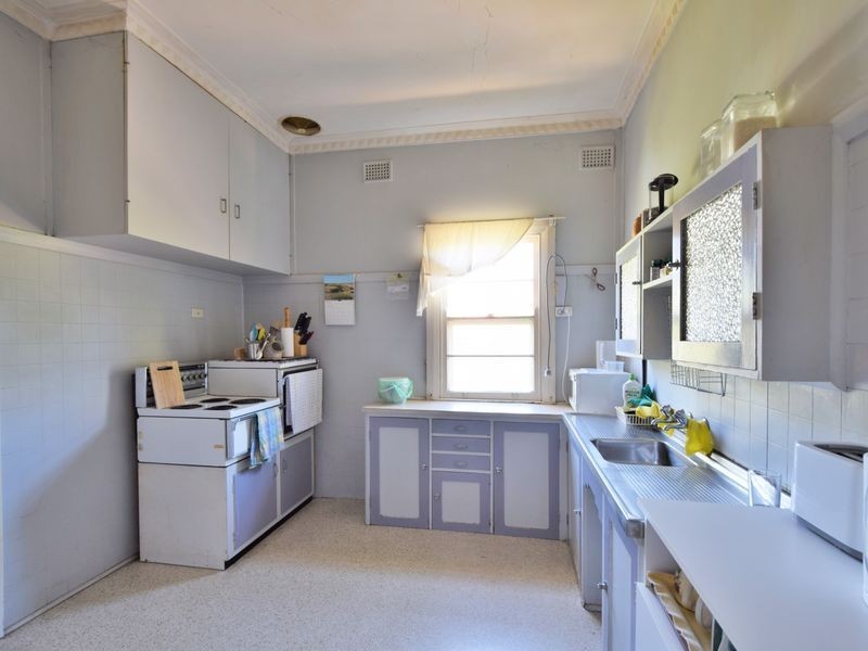 6 Lynch Street, Young NSW 2594