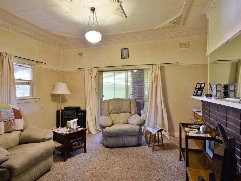 6 Lynch Street, Young NSW 2594