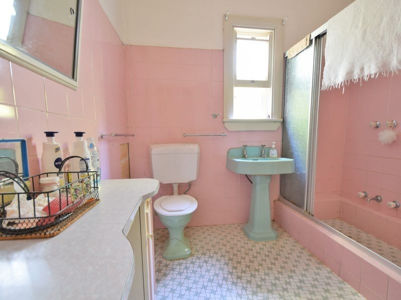 6 Lynch Street, Young NSW 2594