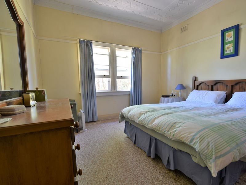 6 Lynch Street, Young NSW 2594