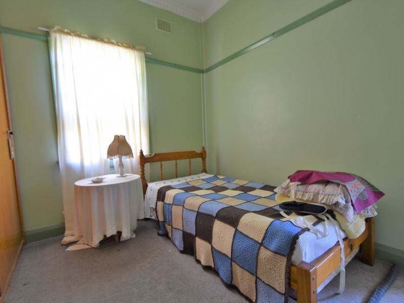 6 Lynch Street, Young NSW 2594