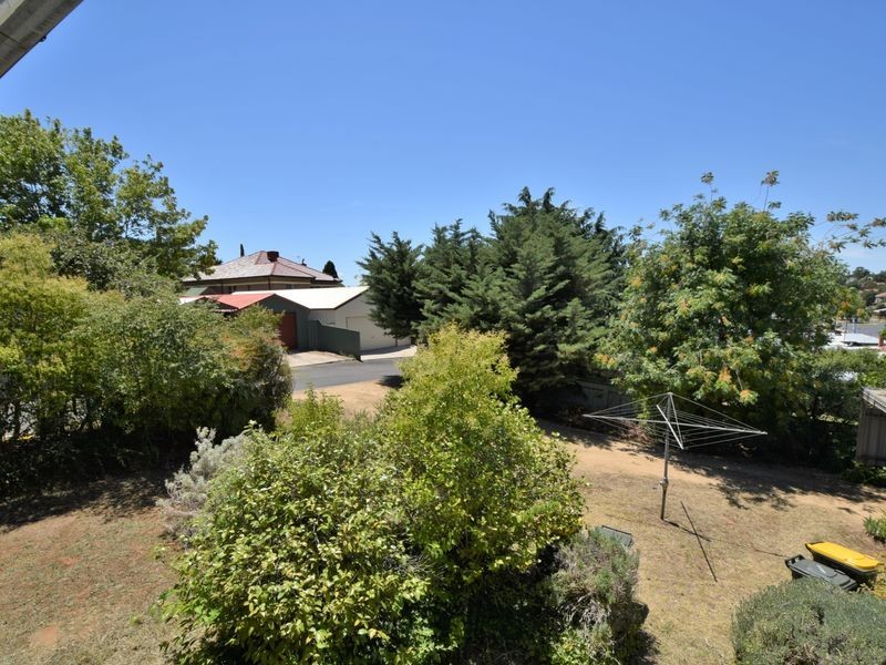 6 Lynch Street, Young NSW 2594