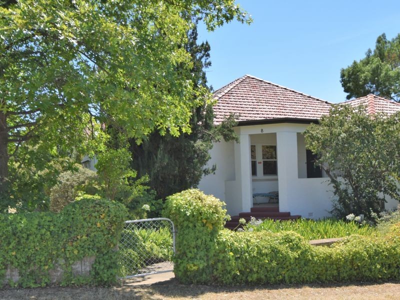 8 Lynch Street, Young NSW 2594