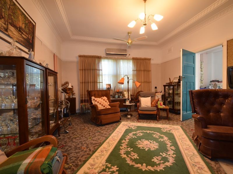 8 Lynch Street, Young NSW 2594