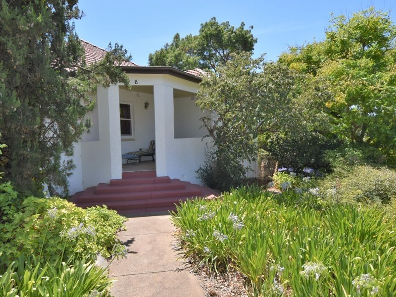 8 Lynch Street, Young NSW 2594