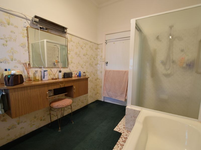 8 Lynch Street, Young NSW 2594