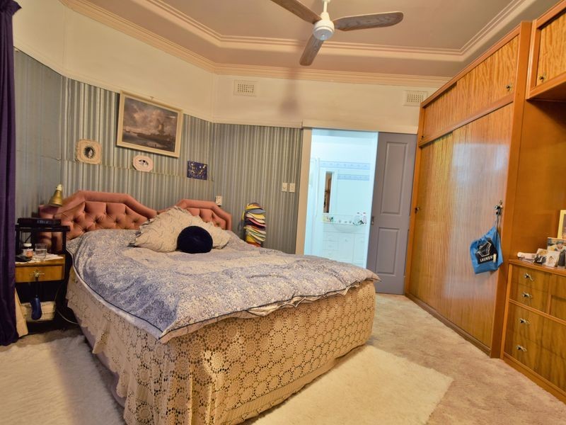 8 Lynch Street, Young NSW 2594