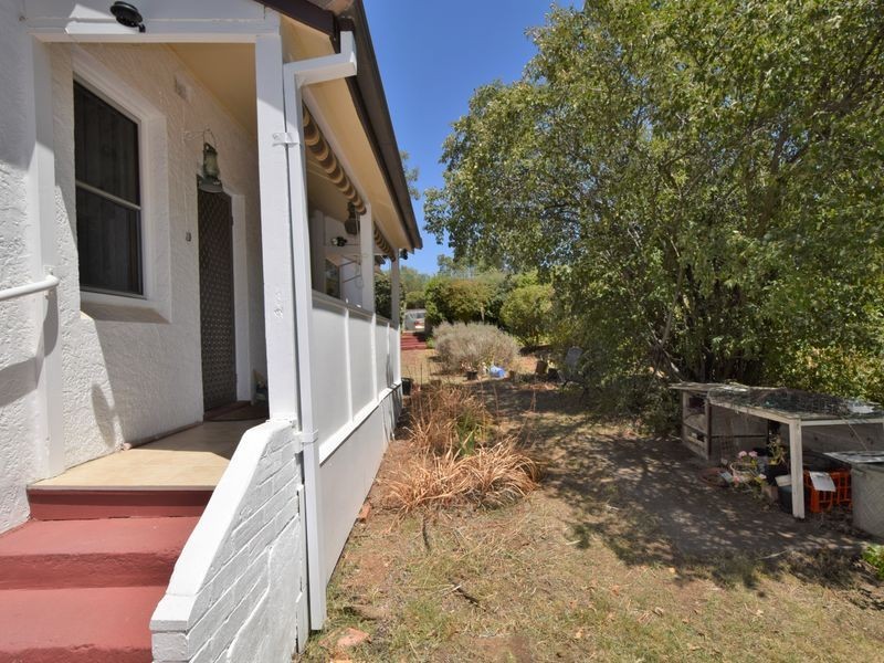 8 Lynch Street, Young NSW 2594