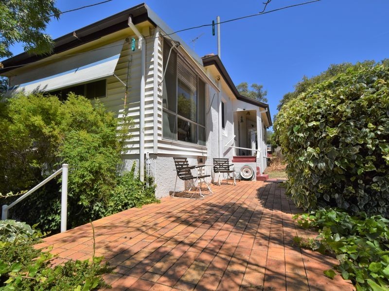 8 Lynch Street, Young NSW 2594