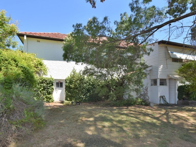 8 Lynch Street, Young NSW 2594