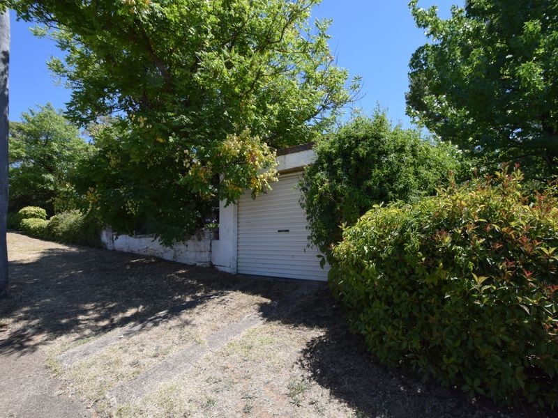 8 Lynch Street, Young NSW 2594