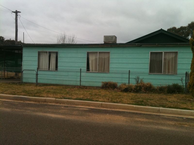 40 Forsythe Ave, Young NSW 2594