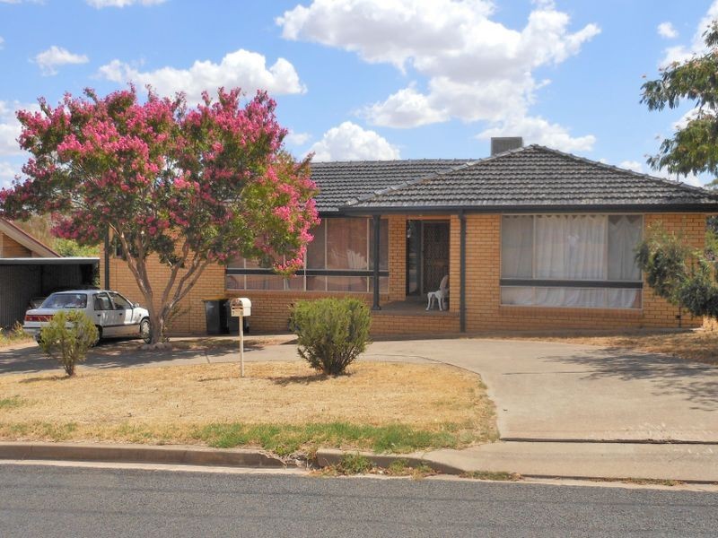 70 Blackett Avenue, Young NSW 2594