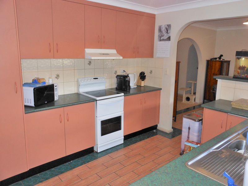 70 Blackett Avenue, Young NSW 2594