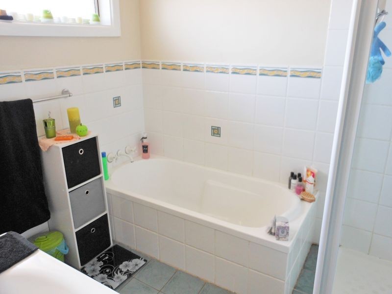 70 Blackett Avenue, Young NSW 2594