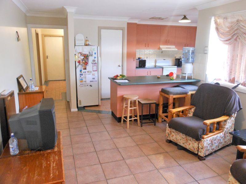 70 Blackett Avenue, Young NSW 2594