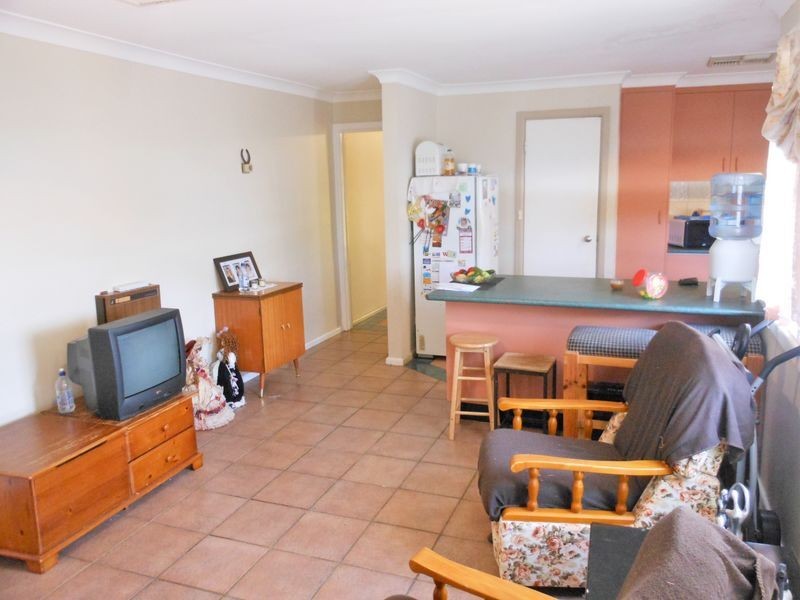 70 Blackett Avenue, Young NSW 2594