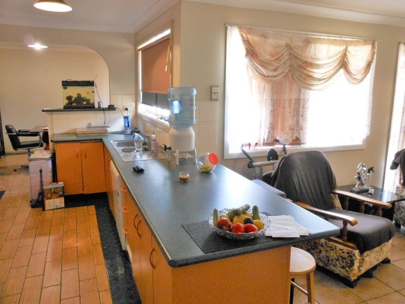 70 Blackett Avenue, Young NSW 2594