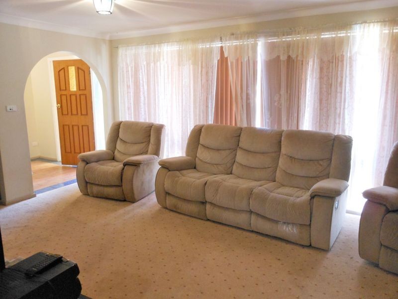 70 Blackett Avenue, Young NSW 2594