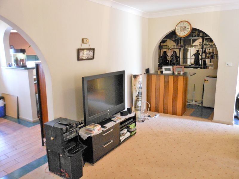 70 Blackett Avenue, Young NSW 2594