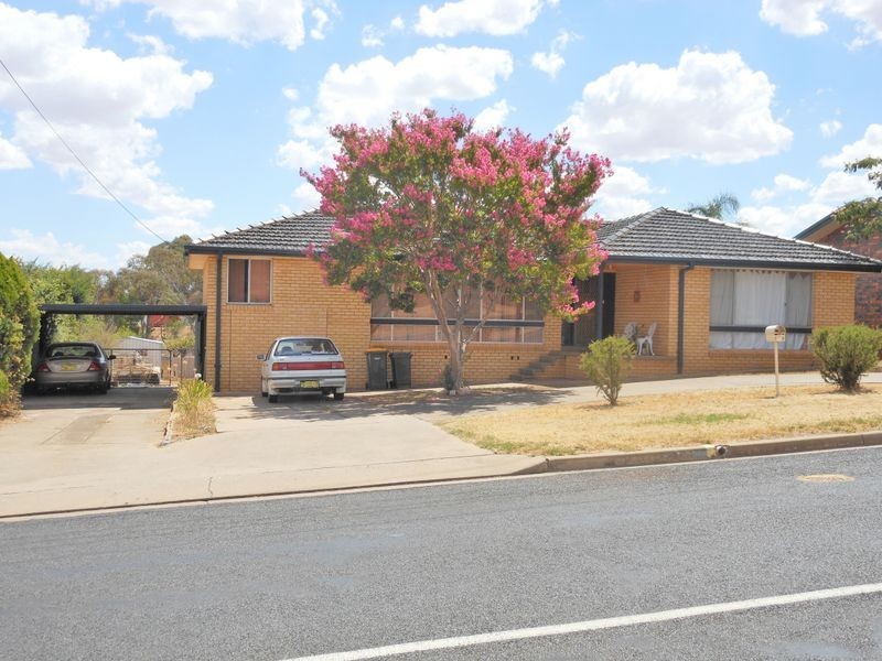 70 Blackett Avenue, Young NSW 2594