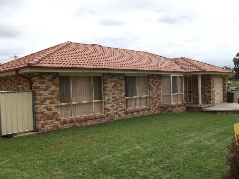 5 Hargraves Crescent, Young NSW 2594