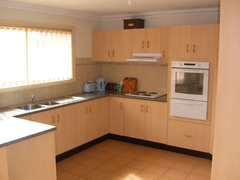 5 Hargraves Crescent, Young NSW 2594