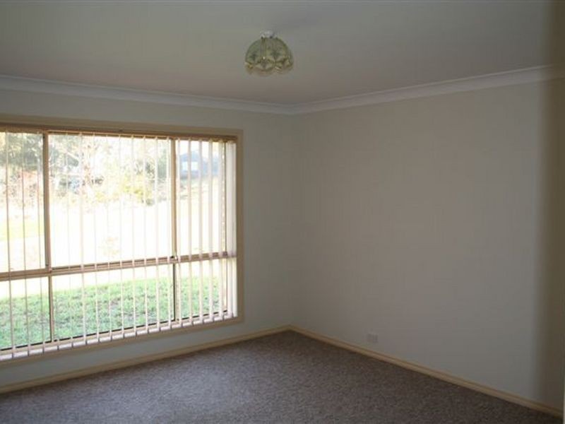 5 Hargraves Crescent, Young NSW 2594