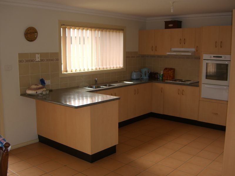 5 Hargraves Crescent, Young NSW 2594