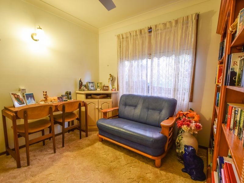 13 Barwang Street, Young NSW 2594