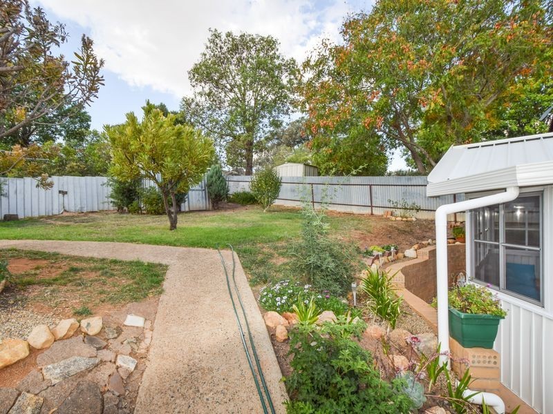 13 Barwang Street, Young NSW 2594
