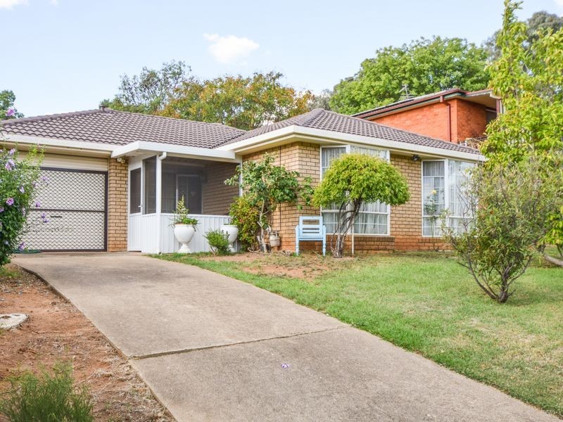 13 Barwang Street, Young NSW 2594