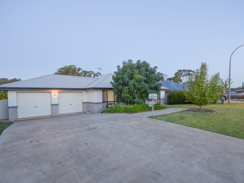 26 Jordan Place, Young NSW 2594