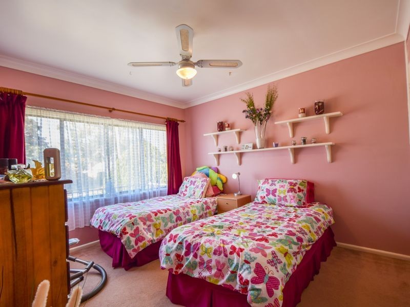 37 Binalong Street, Young NSW 2594