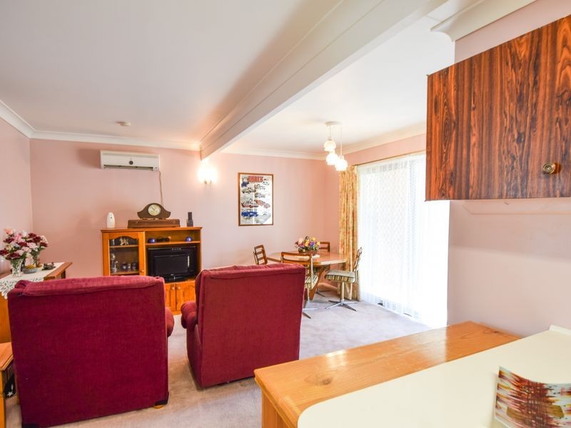 37 Binalong Street, Young NSW 2594