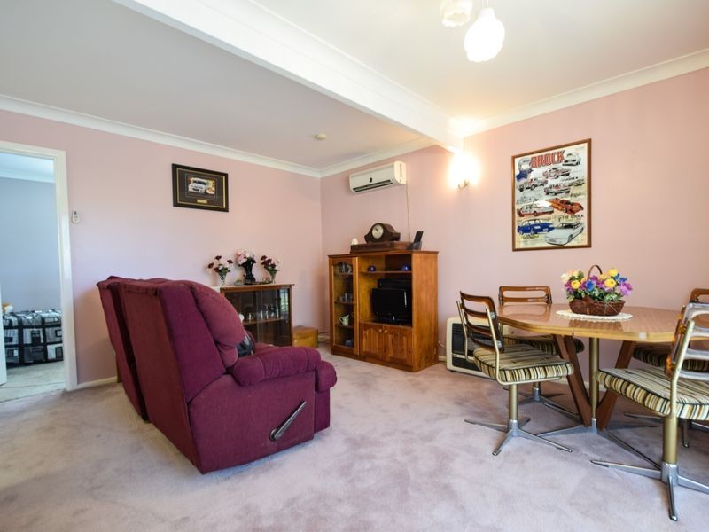 37 Binalong Street, Young NSW 2594
